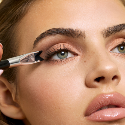The Corner Brush Eye Stamper®